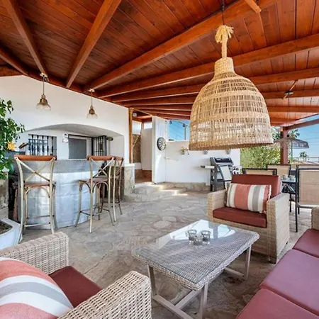 Casa Ideal A Pocos Pasos De La Playa Con Piscina Y Vistas Al Mar